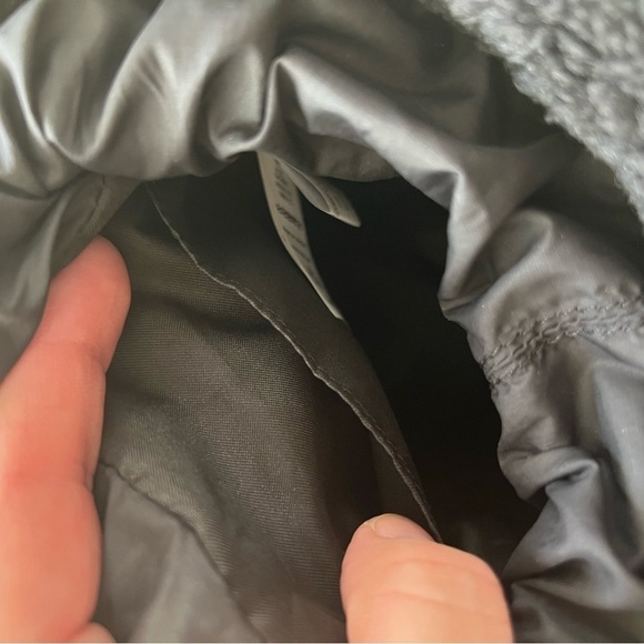 Lululemon Crossbody Fleece Bucket Bag 2.5L - black - Picture 6 of 9